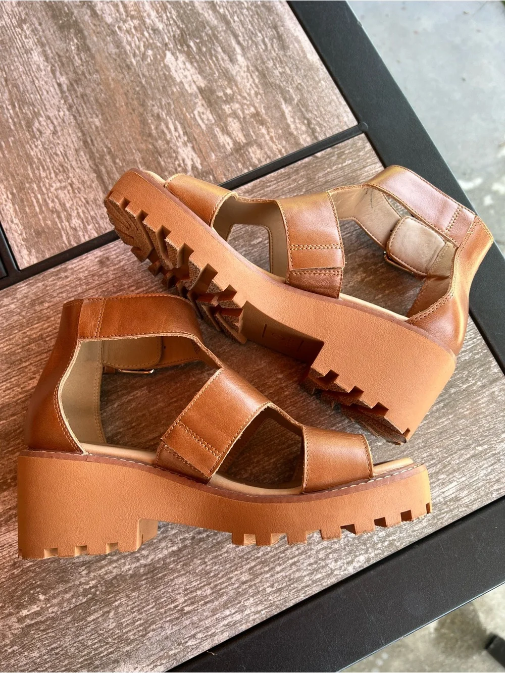 Blondo Hayslee Cognac Leather Water-Resistant Chunky Lug Wedge Sandals Size 7.5
